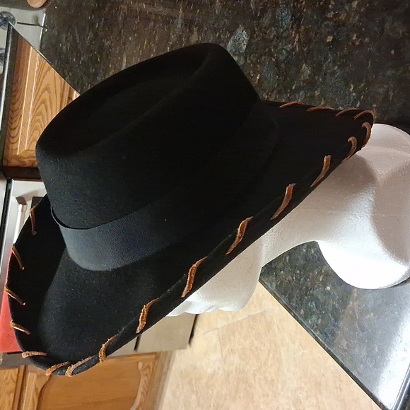??Vintage Top This Black 100% Wool Cowgirl Hat W/Brn Suede Stitching OS